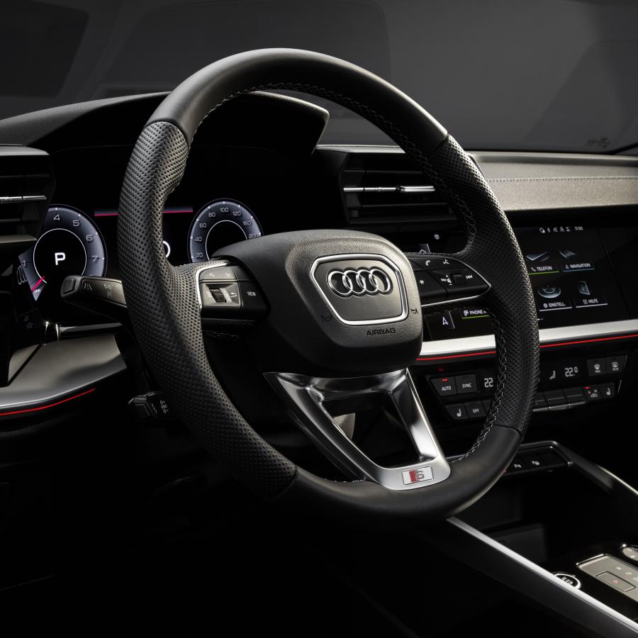 Панель приборов Audi A3 Sedan 35 TFSI 2020 года  (WW) (фото 35 из 50)